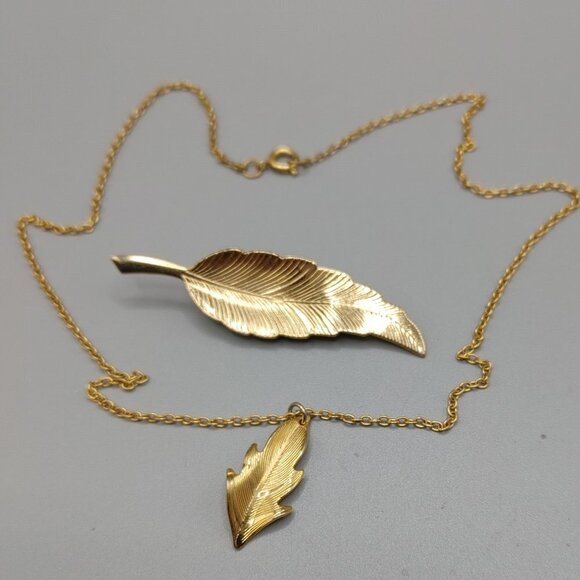Gold Plated Necklace and Brooch/Pin - Picture 5 of 7